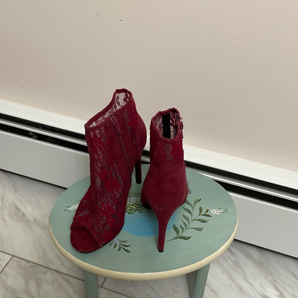 Vert pretty dress up shoes, size 6, 4 inches heel